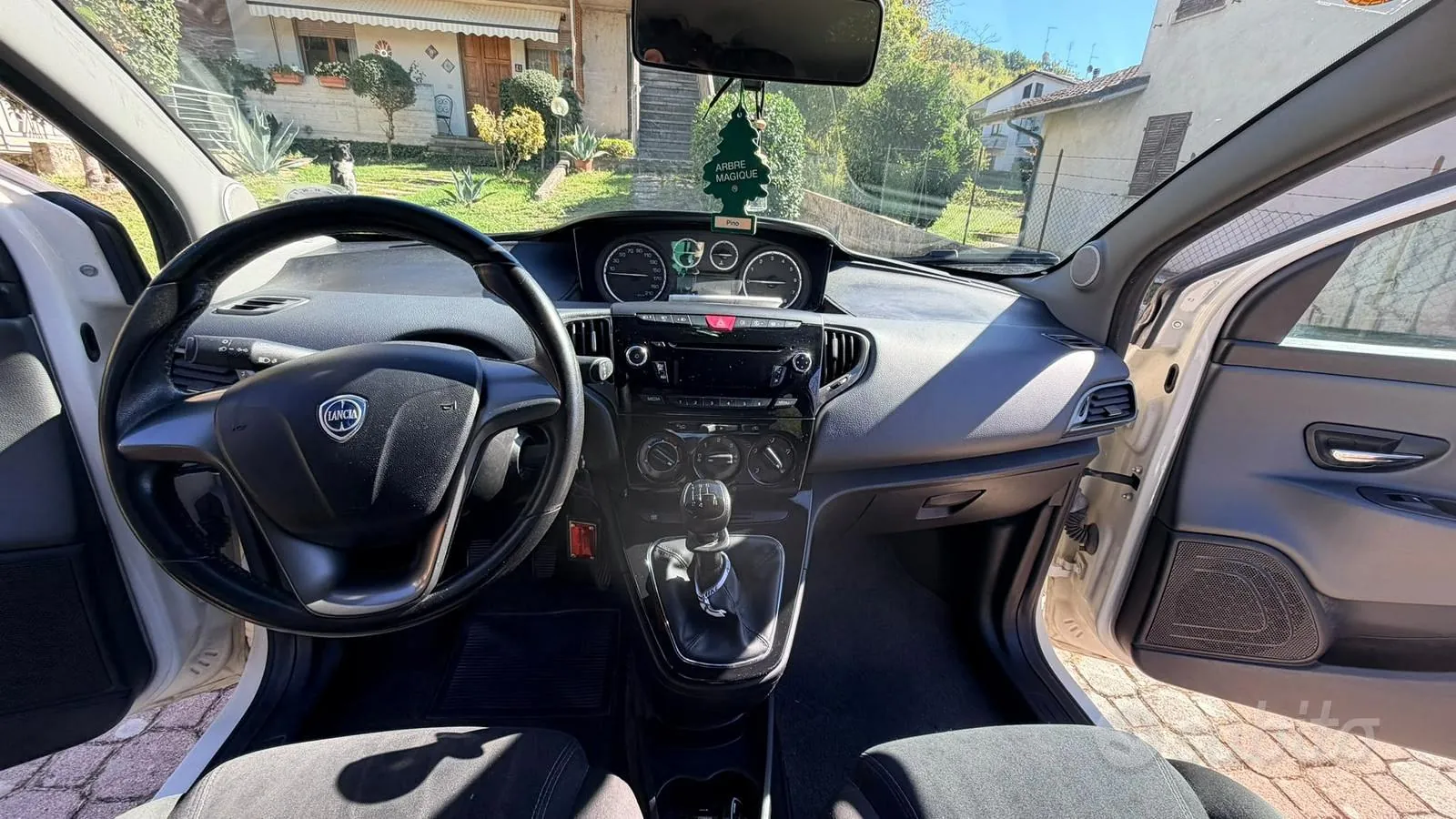 Lancia Ypsilon 2011 photo 4