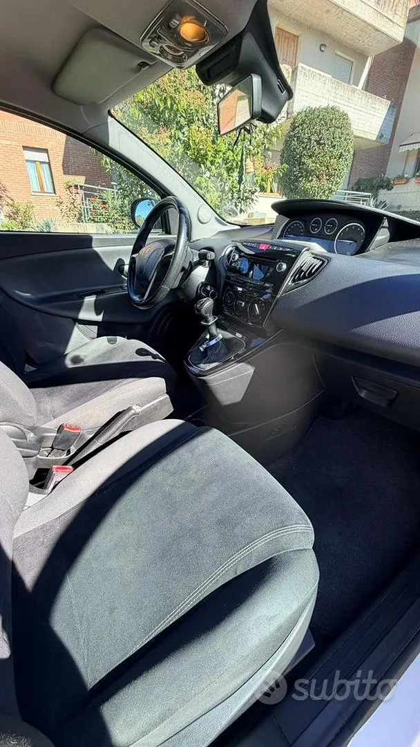 Lancia Ypsilon 2011 photo 5