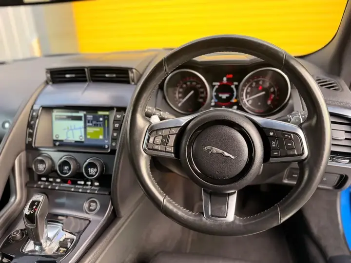 Jaguar F-Type 2019 photo 2