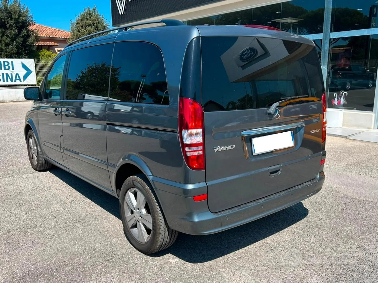 Mercedes-Benz Viano 2014 photo 2