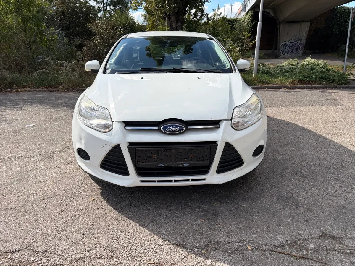 Ford Focus 2011 photo 2