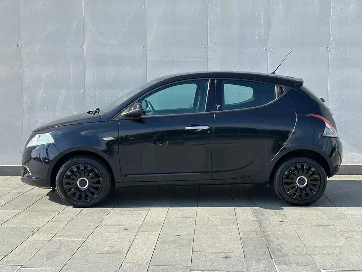 Lancia Ypsilon 2012 photo 2
