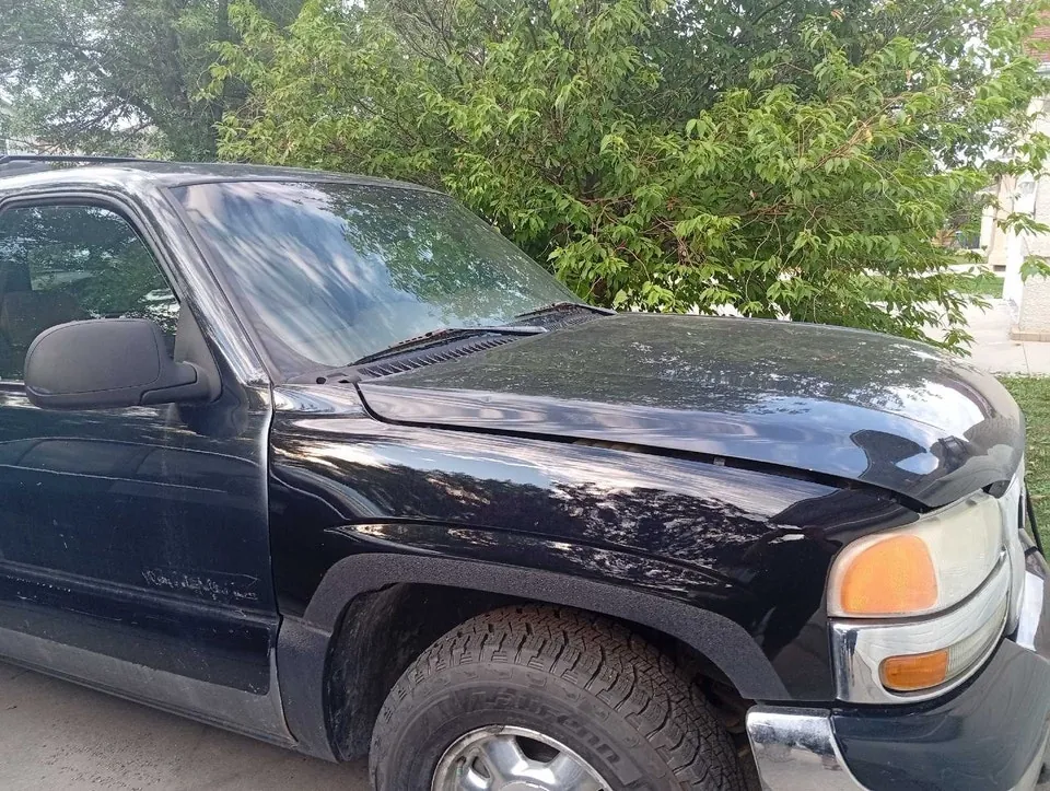 GMC Yukon 2000 photo 2