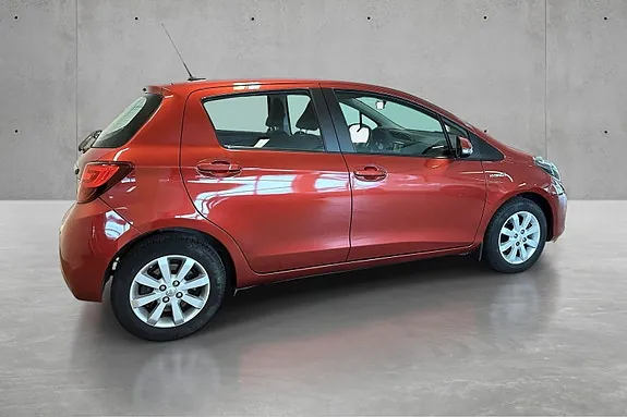 Toyota Yaris 2015 photo 4