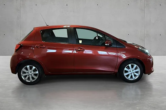 Toyota Yaris 2015 photo 2