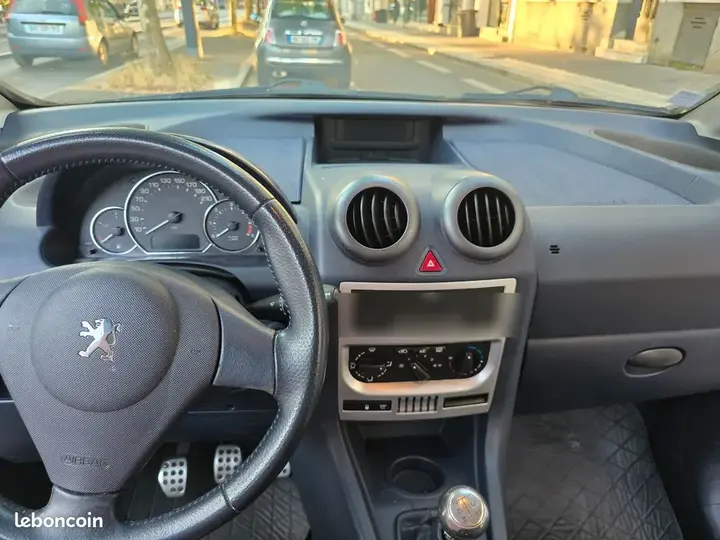 Peugeot 1007 2008 photo 3