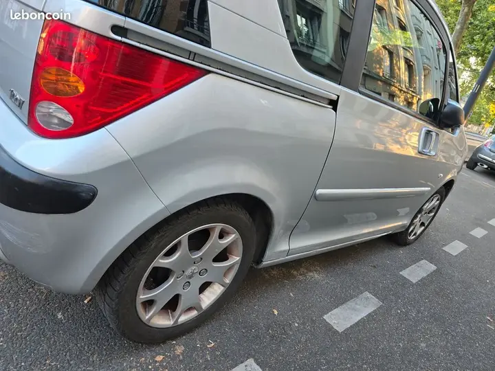 Peugeot 1007 2008 photo 2