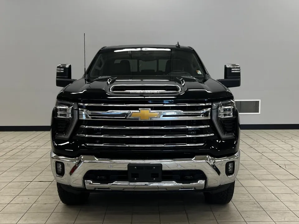 Chevrolet Silverado 3500Hd 2025 photo 2