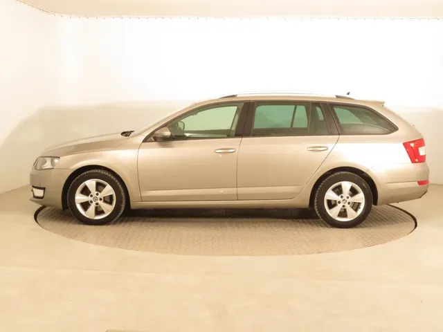Skoda Octavia Combi 2015 photo 2