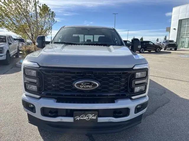 Ford F250 2025 photo 2
