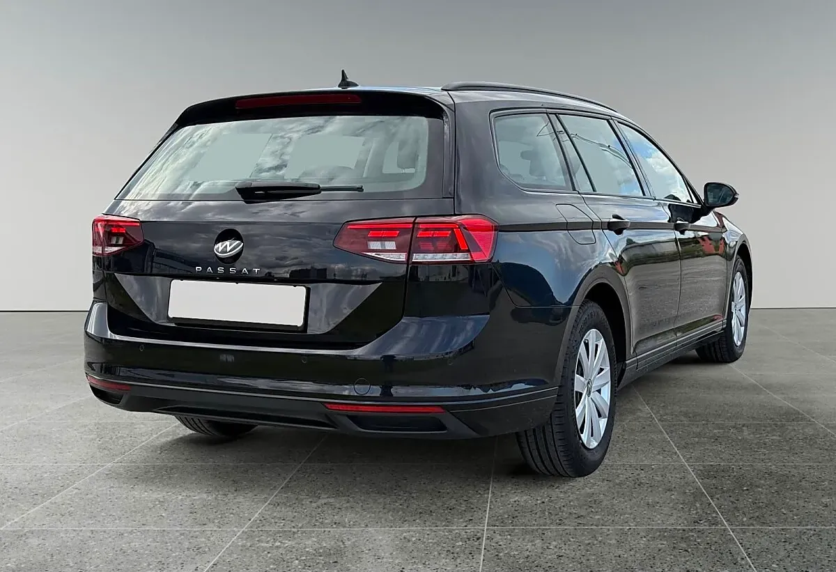 Volkswagen Passat 2022 photo 2