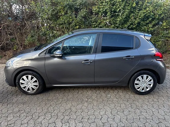 Peugeot 208 2019 photo 2
