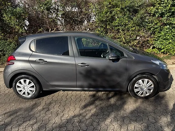 Peugeot 208 2019 photo 5