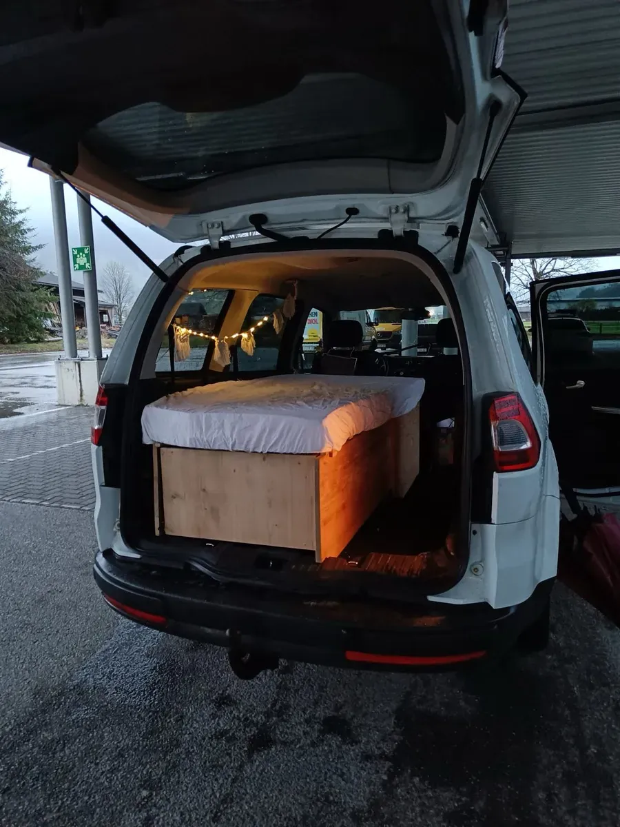 Ford Galaxy Business 2013 photo 3