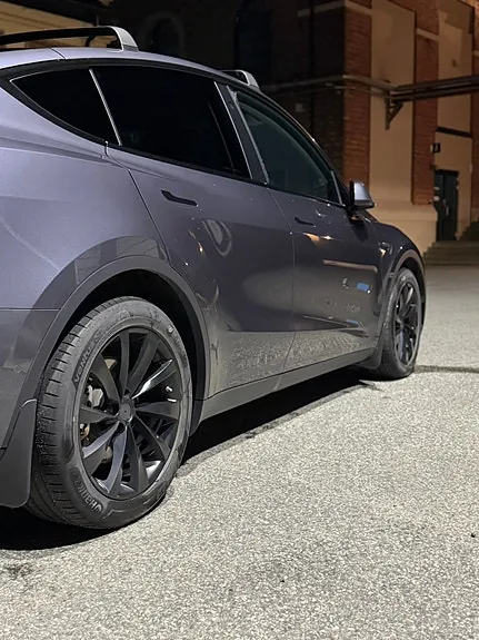 Tesla Model Y 2021 photo 2