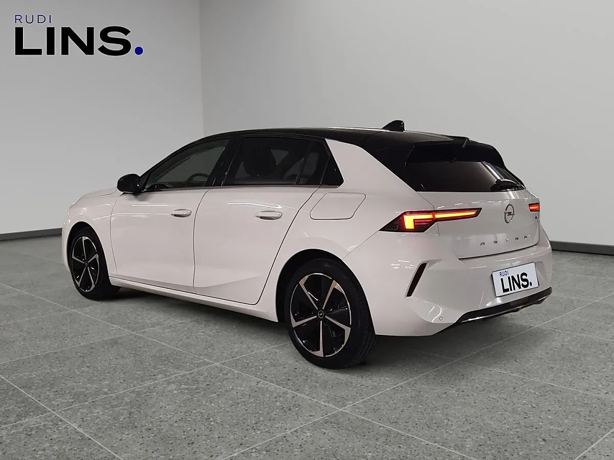 Opel Astra 2022 photo 3