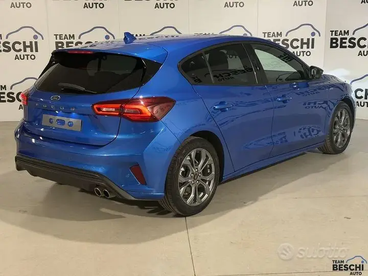 Ford Focus 2023 photo 2