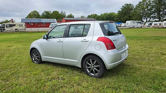 Suzuki Swift 2007 photo 4