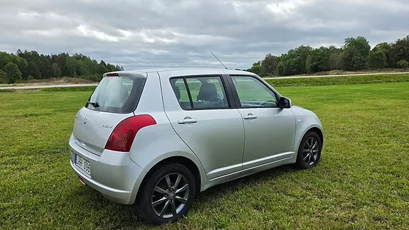 Suzuki Swift 2007 photo 2