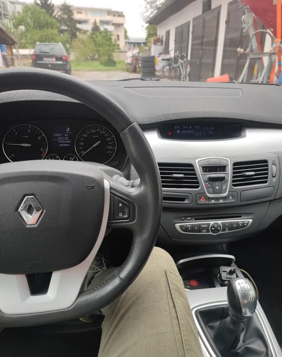 Renault Laguna 2008 photo 3