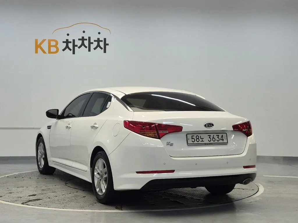 Kia K5 2011 photo 2