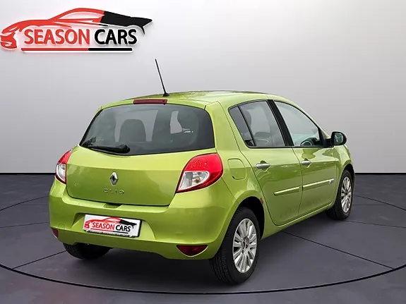 Renault Clio 2010 photo 2