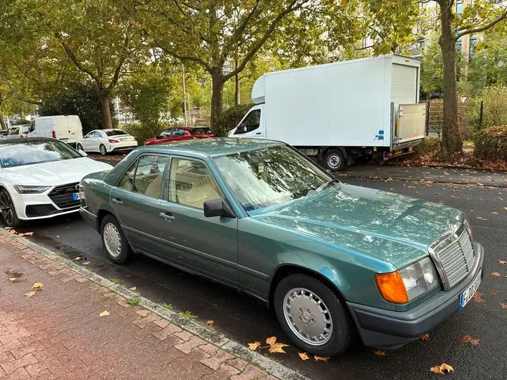 Mercedes-Benz 300E