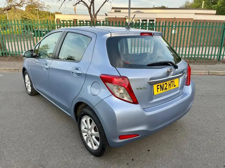 Toyota Yaris 2012 photo 5