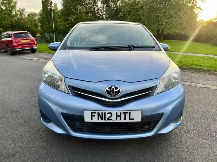 Toyota Yaris 2012 photo 3