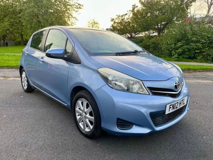 Toyota Yaris 2012 photo 2
