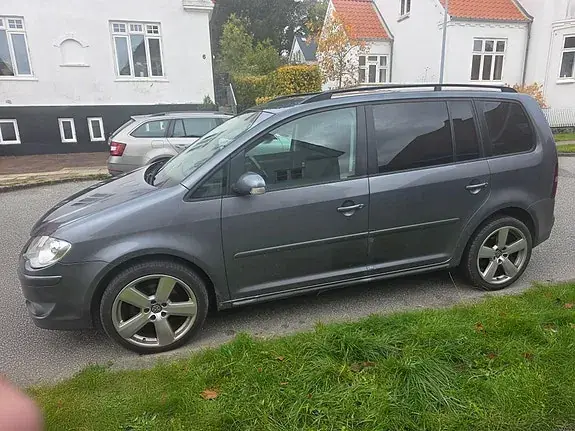 Volkswagen Touran 2007 photo 2
