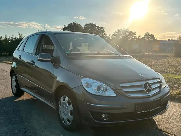 Mercedes-Benz B 200