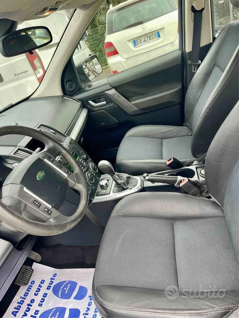 Land Rover Freelander 2009 photo 3