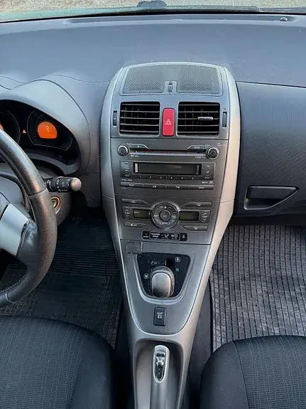 Toyota Auris 2009 photo 2