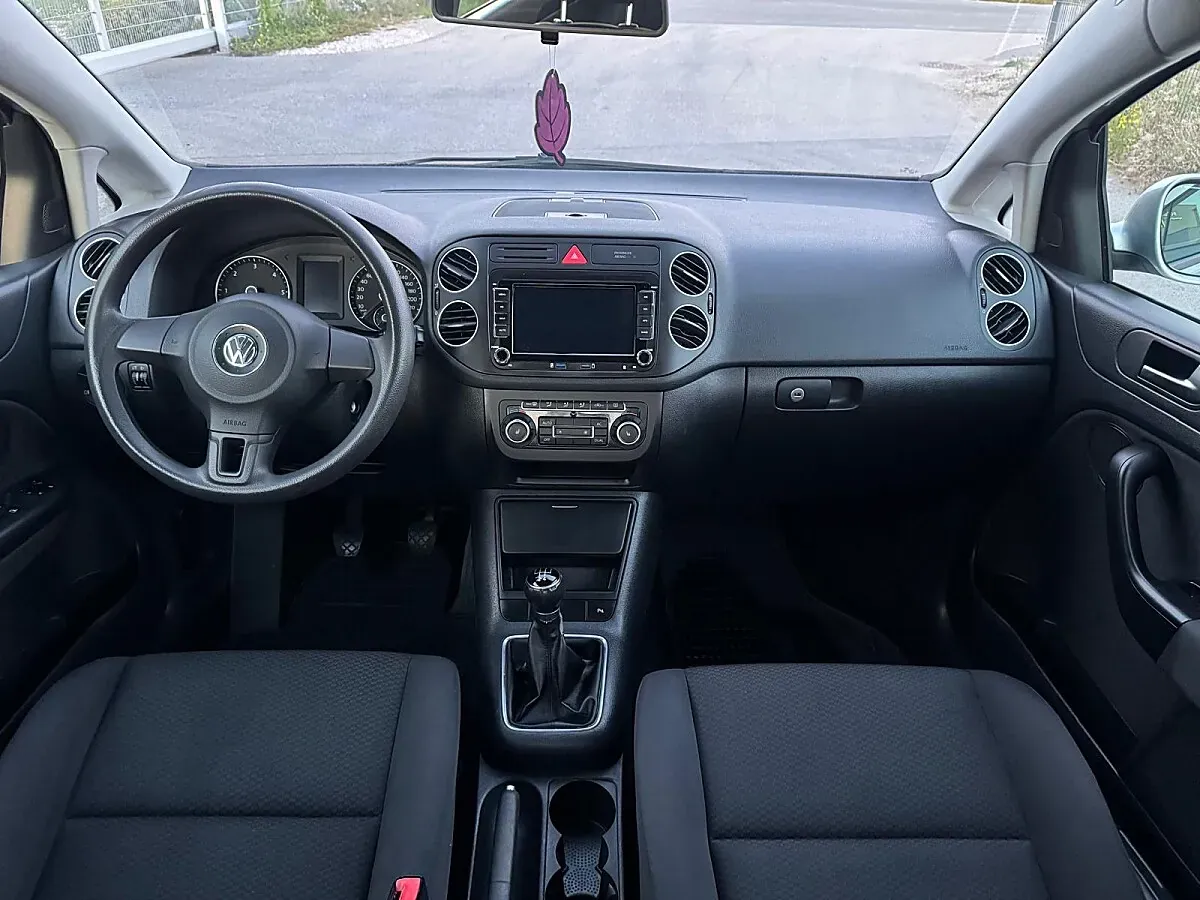 Volkswagen Golf 2010 photo 2