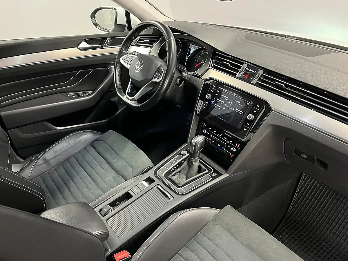 Volkswagen Passat 2021 photo 2