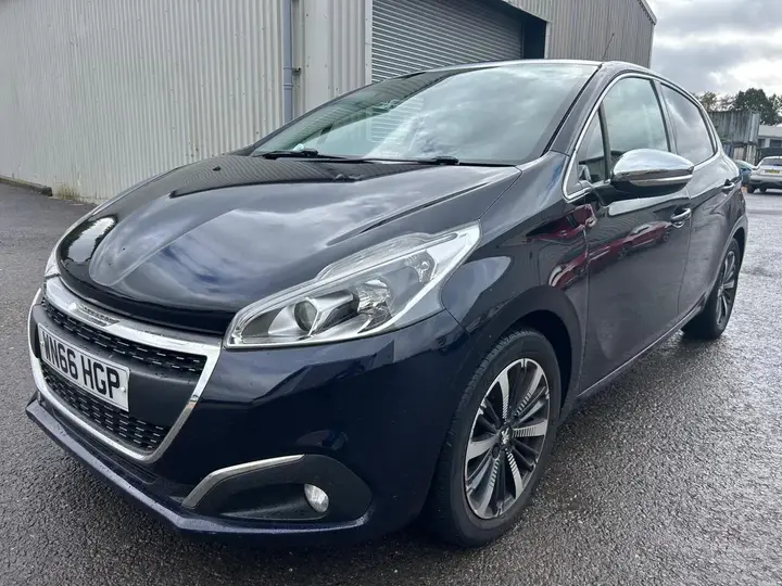 Peugeot 208 2016 photo 3