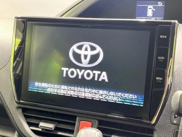 Toyota Voxy 2016 photo 4
