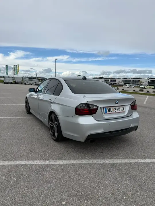 BMW 3 Series 2005 photo 2