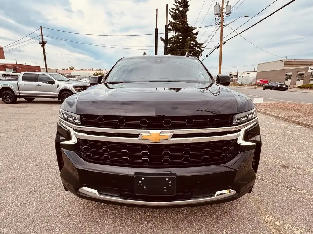 Chevrolet Suburban 2022 photo 2