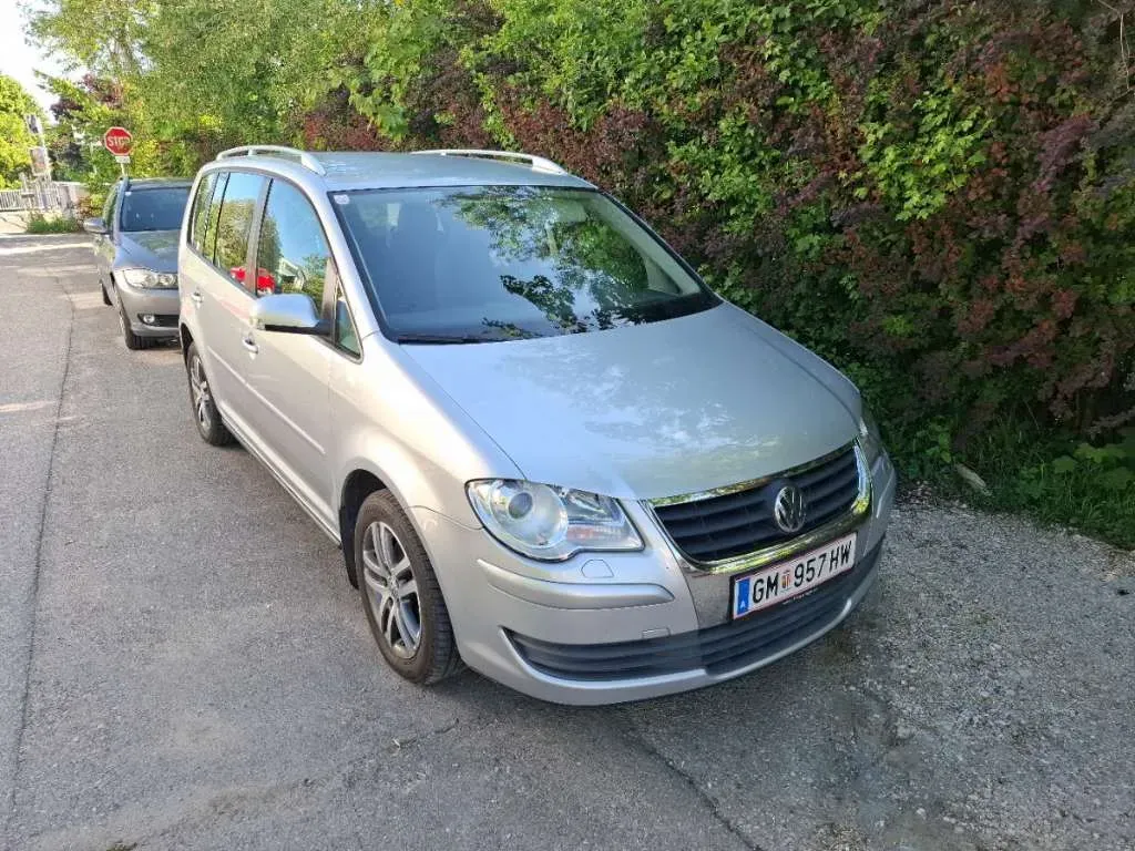 Volkswagen Touran 2008 photo 2