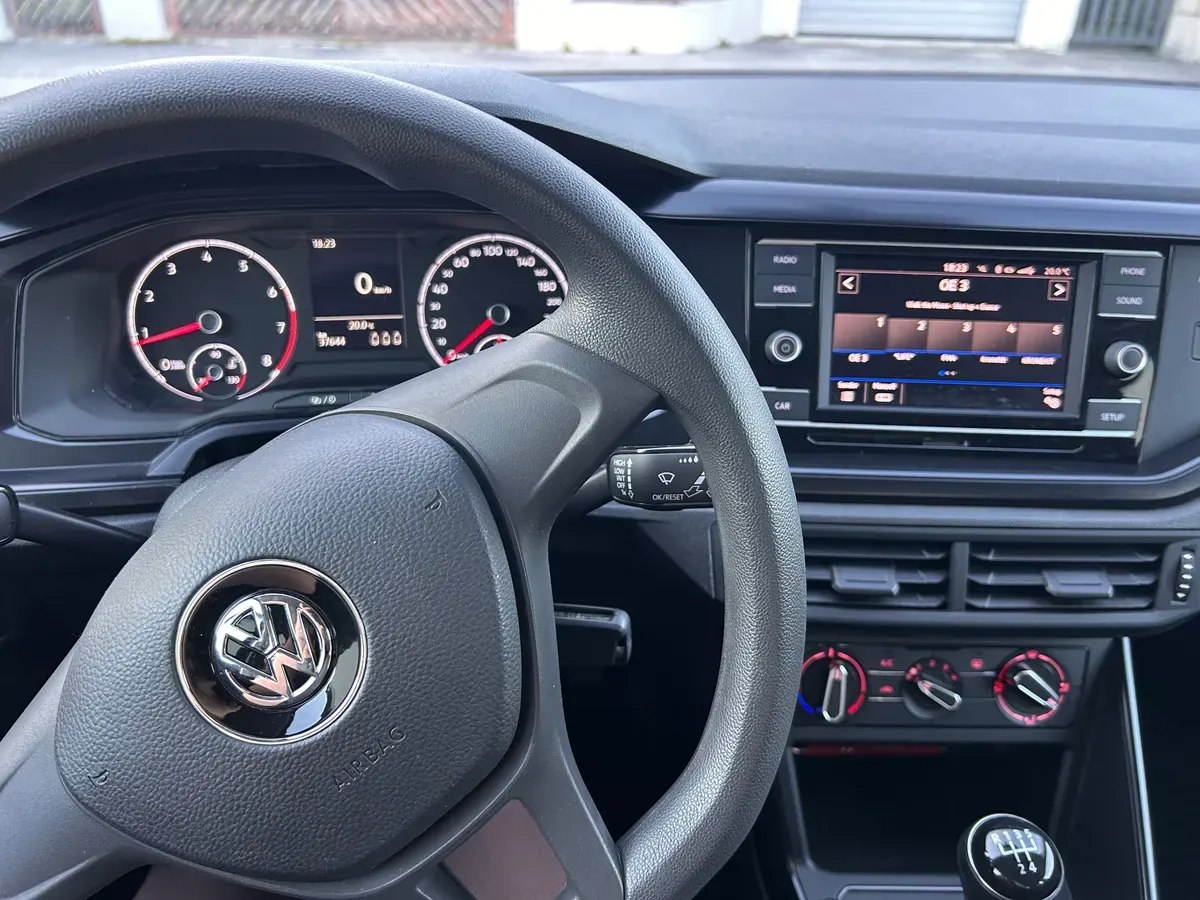 Volkswagen Polo 2017 photo 2