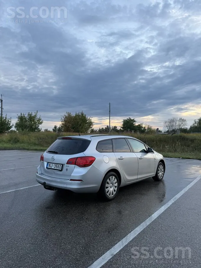 Opel Astra 2013 photo 4