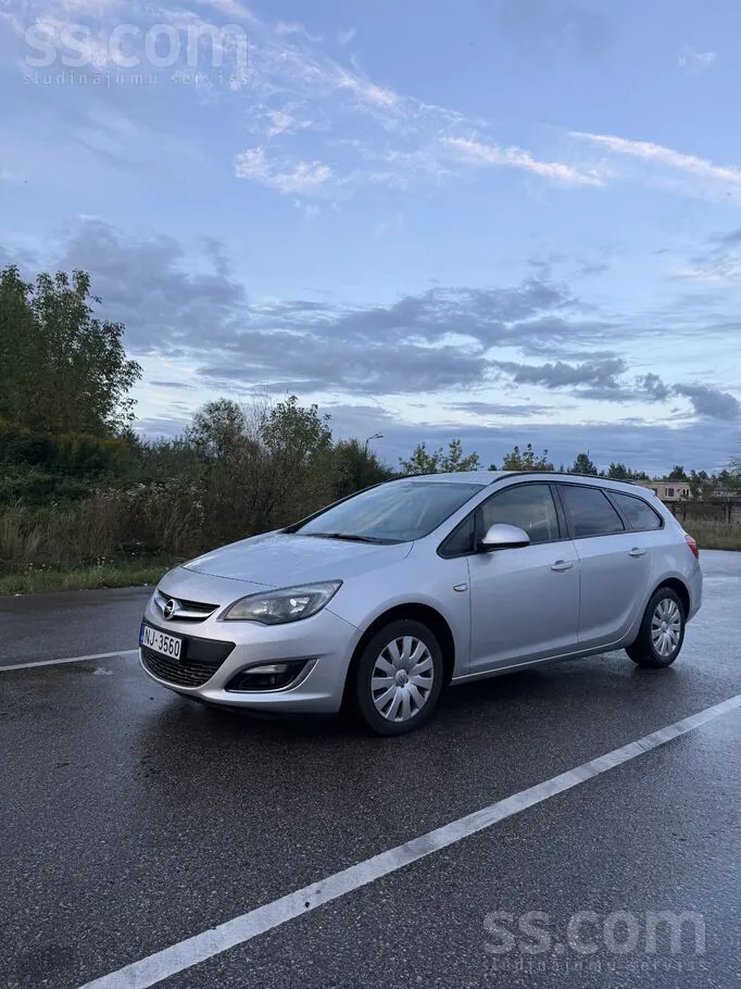 Opel Astra 2013 photo 2