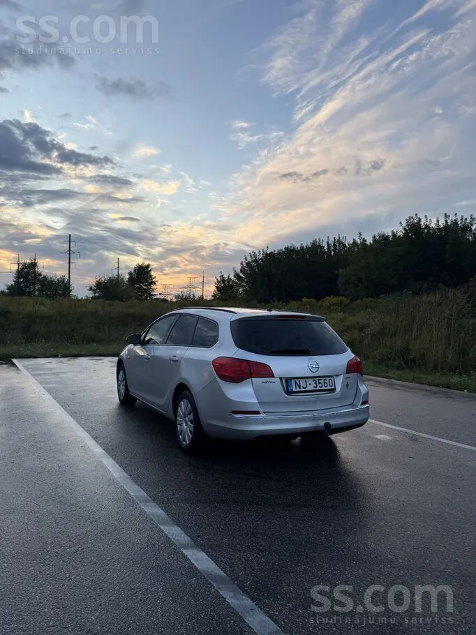 Opel Astra 2013 photo 5