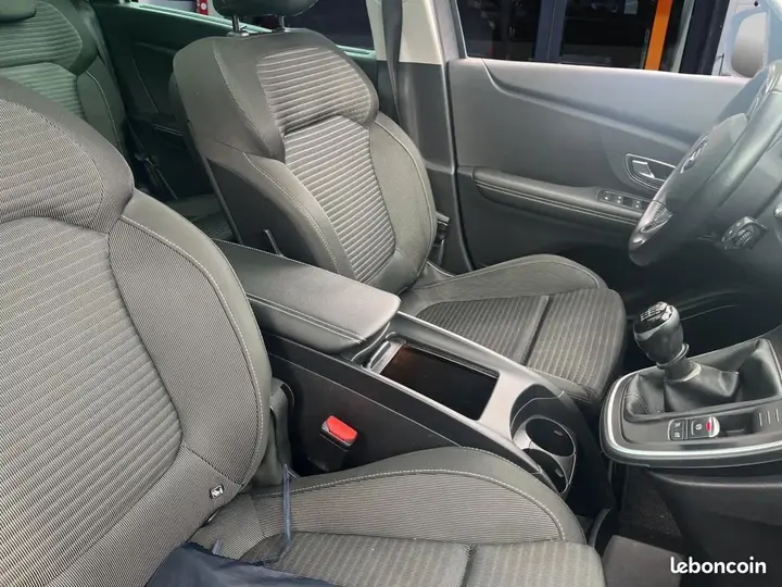 Renault Scenic 2016 photo 4