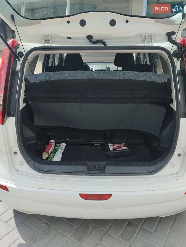 Nissan Note 2013 photo 4