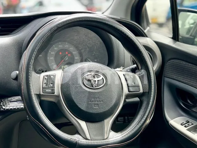 Toyota Vitz 2016 photo 2