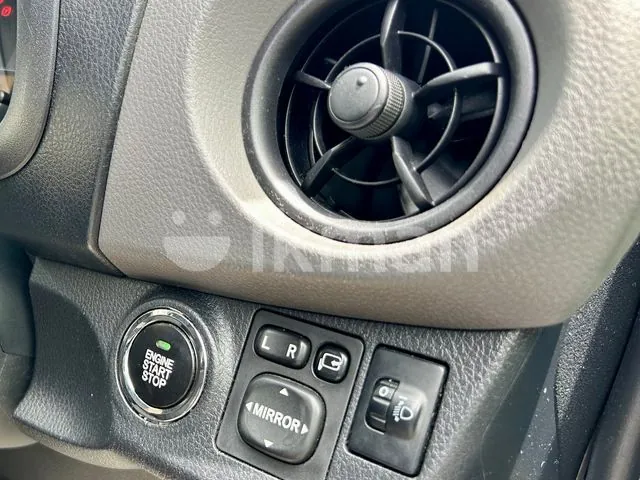 Toyota Vitz 2016 photo 5