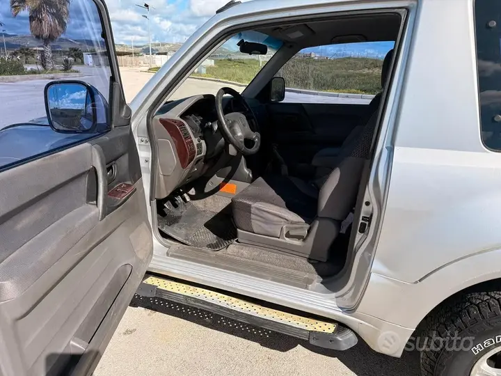 Mitsubishi Pajero 2001 photo 2